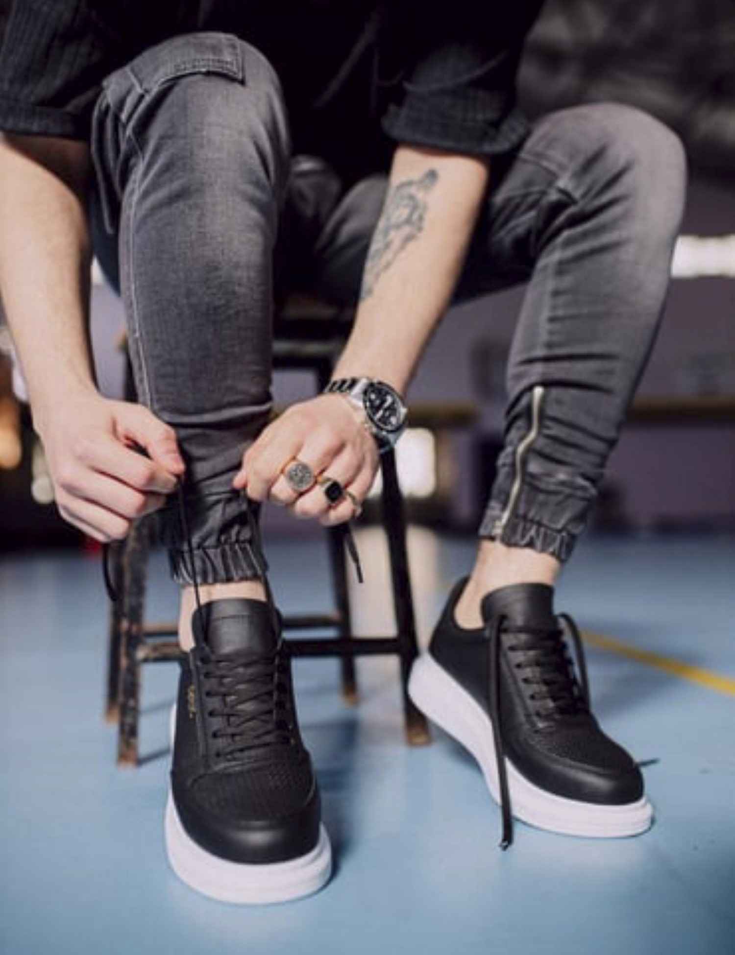 Ανδρικά ασπρόμαυρα Sneakers δερματίνη ανάγλυφο σχέδιο 0422020 φωτογραφία